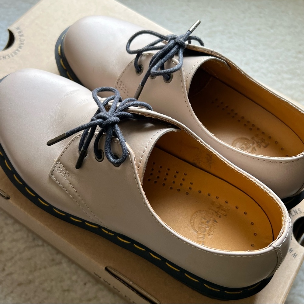 cream wanama 1461 oxfords by doc martens size 5